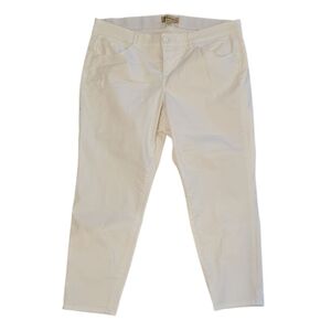 DEMOCRACY AB TECHNOLOGY TAPERED LEG ANKLE/CROPPED WHITE JEANS. SIZE 20 W.